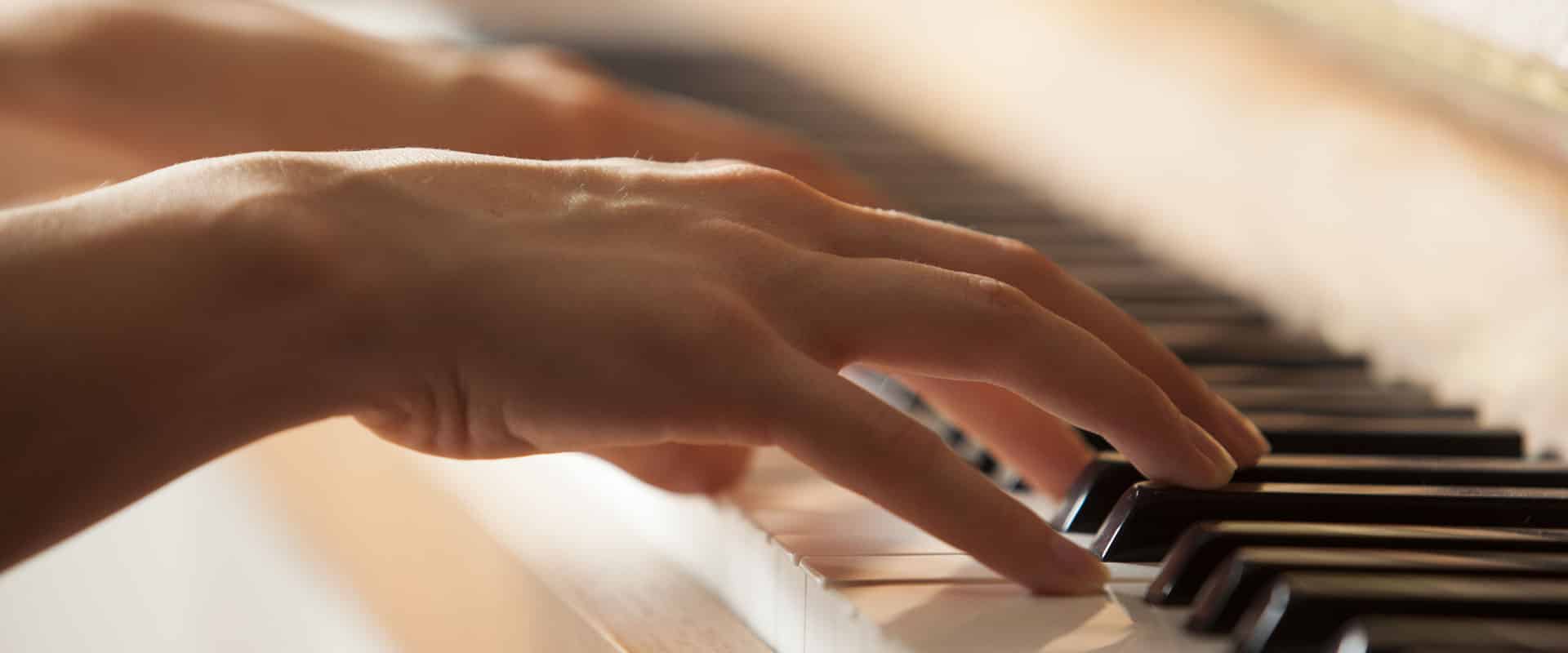 playing-piano playing-piano